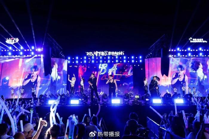 九游体育网页版入口-现场观众热情高涨，大声喊出心声