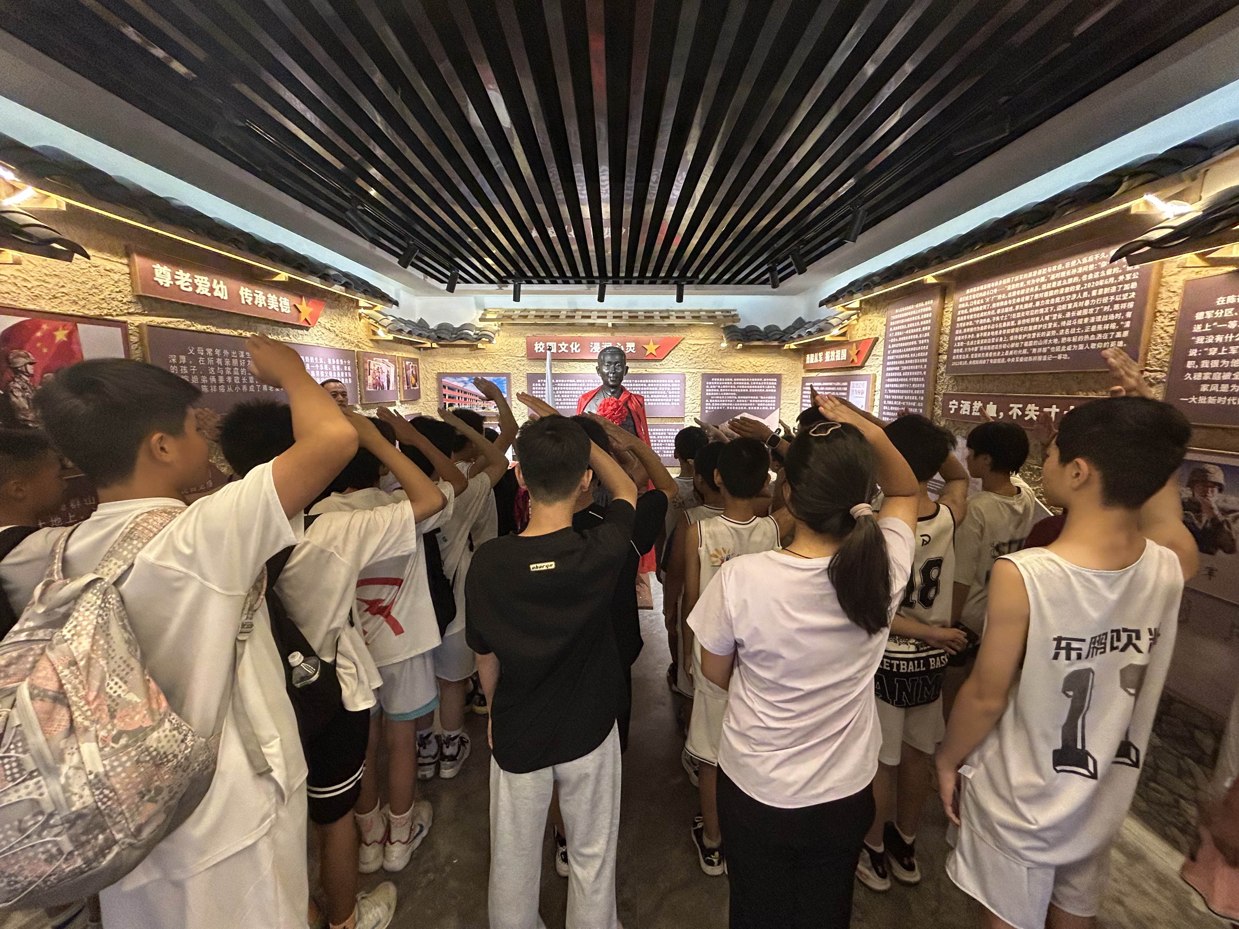 篮球赞助商举行公益活动关爱弱势群体的简单介绍