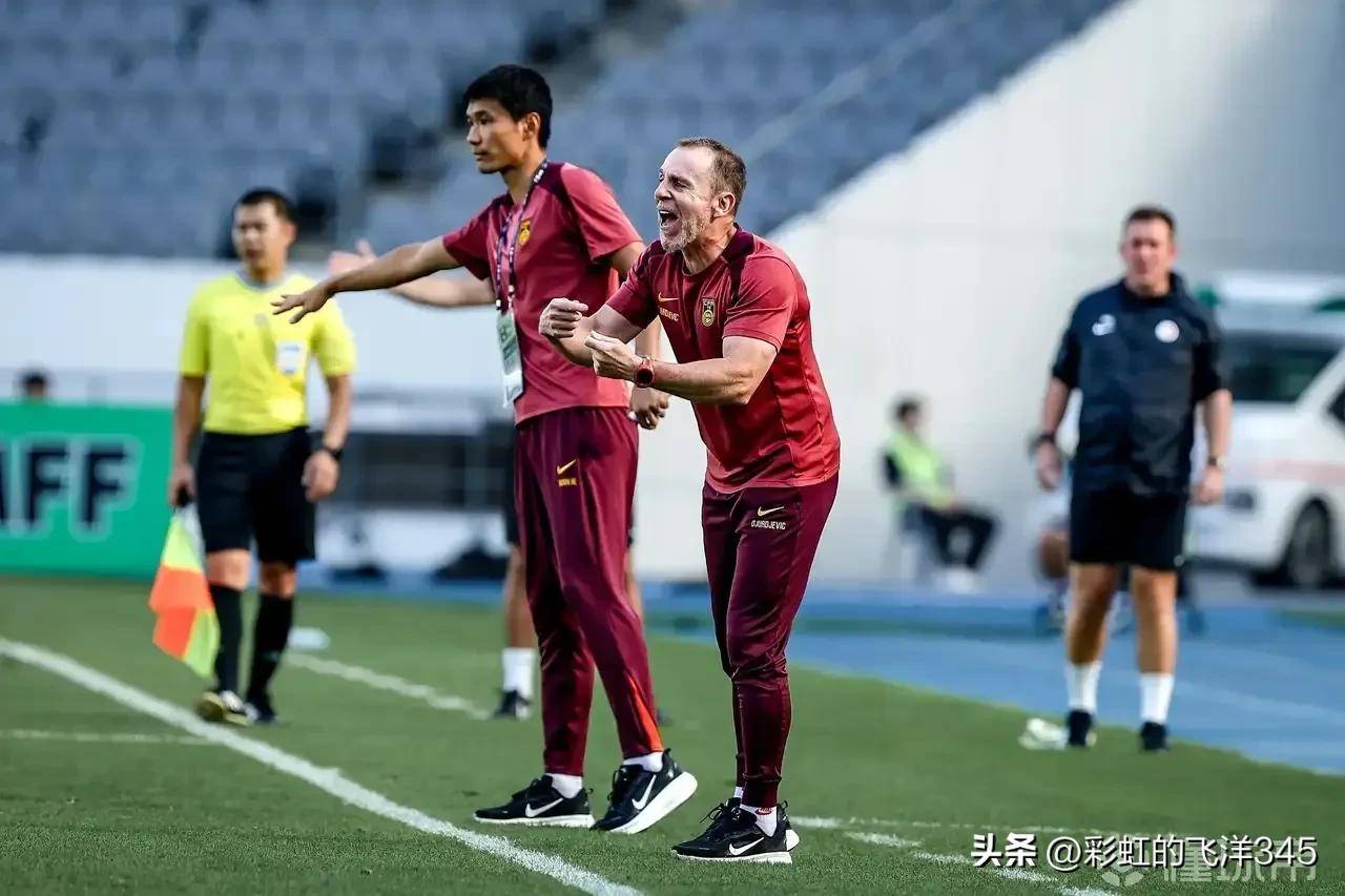 九游体育官网-关于球队战术调整引发球迷疑惑，主教练下课步伐或将加快的信息