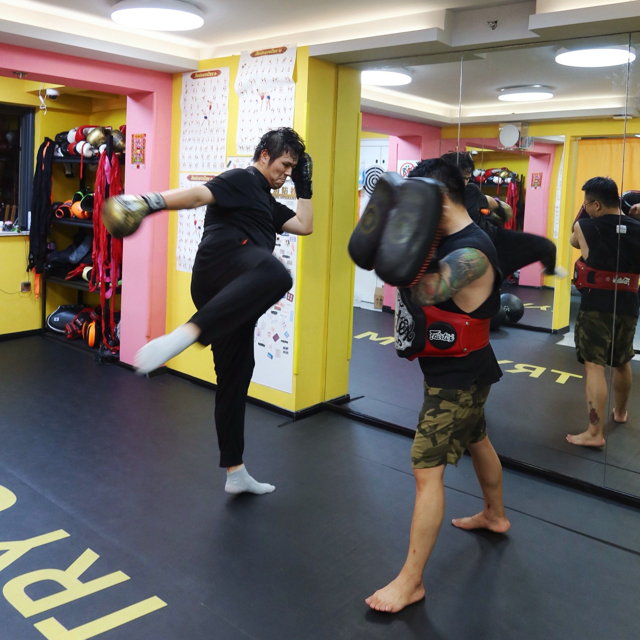 墨西哥拳击选手以强大拳风击败对手的简单介绍