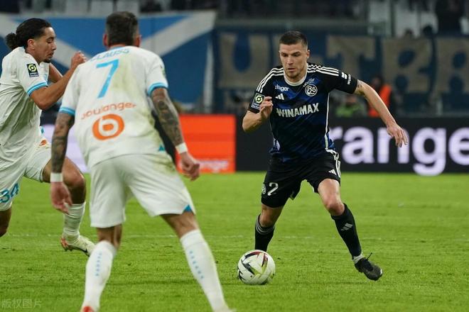 九游体育官方入口-克莱蒙球员在比赛中表现出色