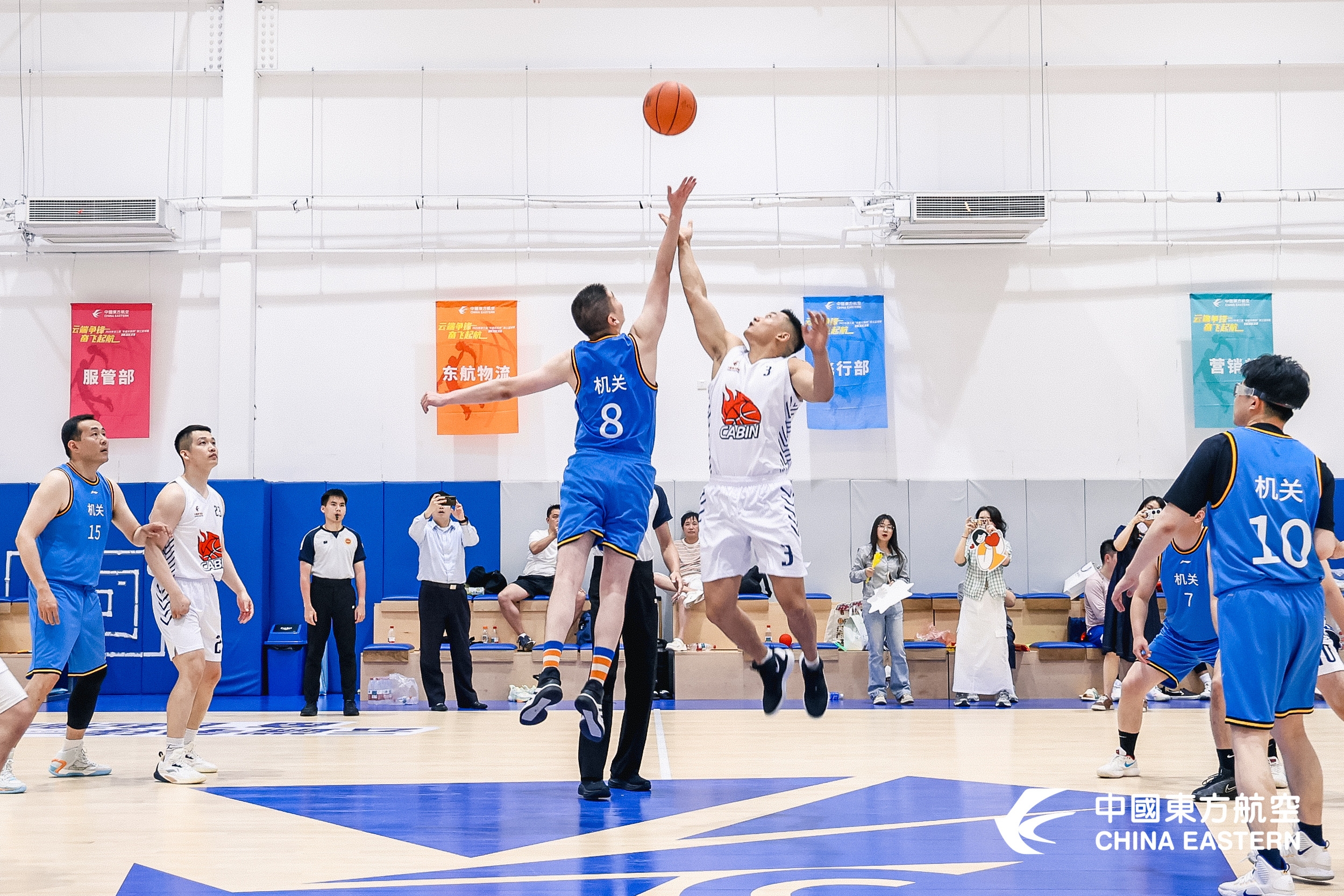 九游体育官网-国内篮球职业联赛现场热情高涨