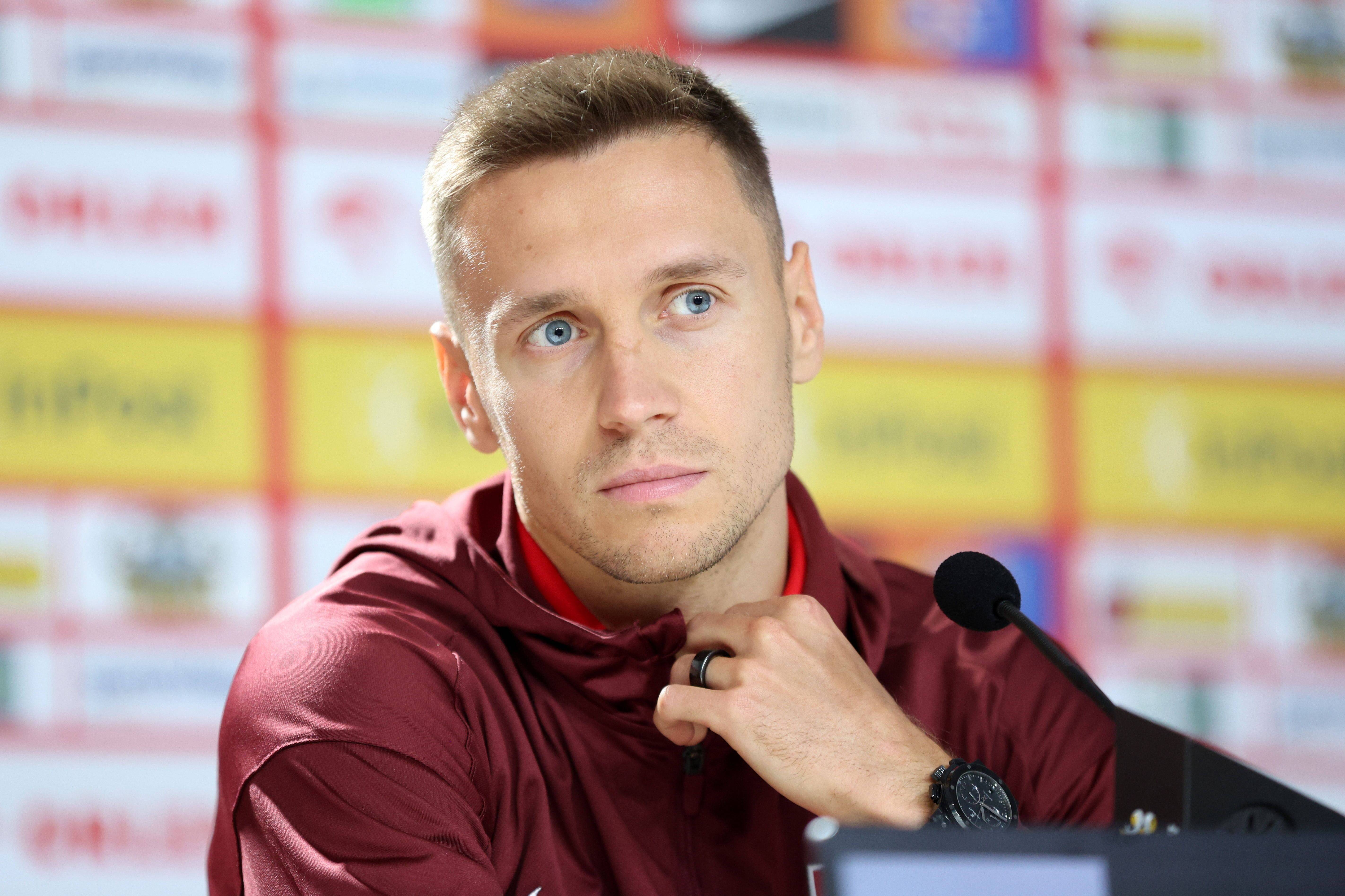 波兰中场球员因伤缺席欧洲杯资格赛的简单介绍