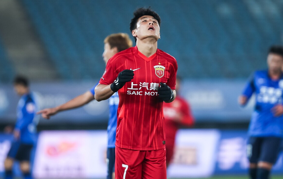 九游体育在线-瞬息万变！中超联赛球员做好应战准备的简单介绍