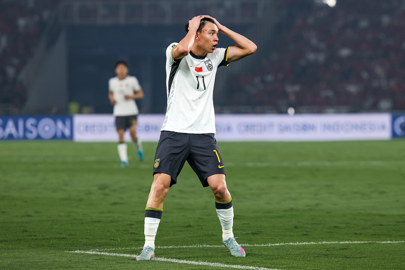 九游体育-关于热血足球比赛激情澎湃，球员鏖战不停的信息