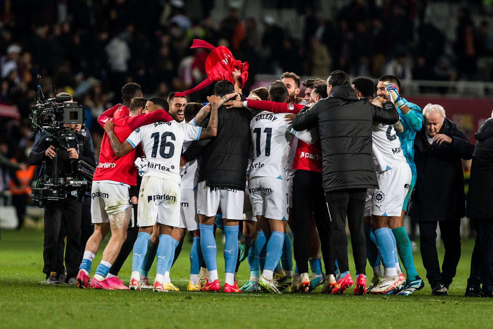 关于热血足球比赛激情澎湃，球员鏖战不停的信息