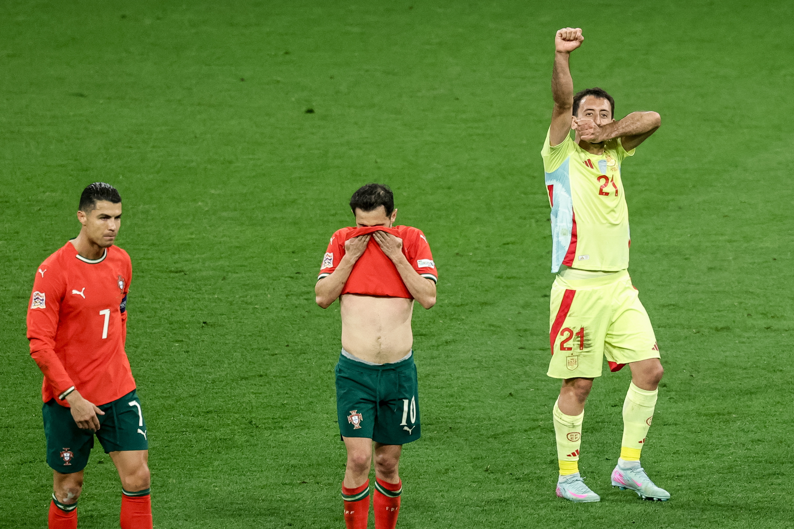 欧国联决赛:球员训练氛围浓厚,冠军之路扑朔迷离 欧国联决赛:球员训练氛围浓厚,冠军之路扑朔迷离