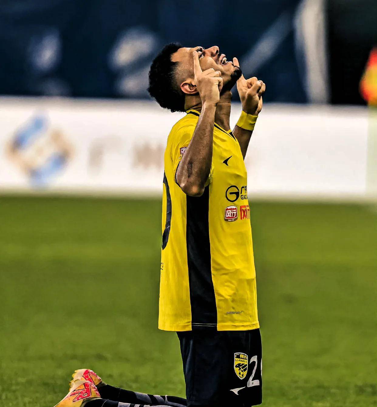 南特主场战胜弱旅对手取得三分 南特主场战胜弱旅对手取得三分