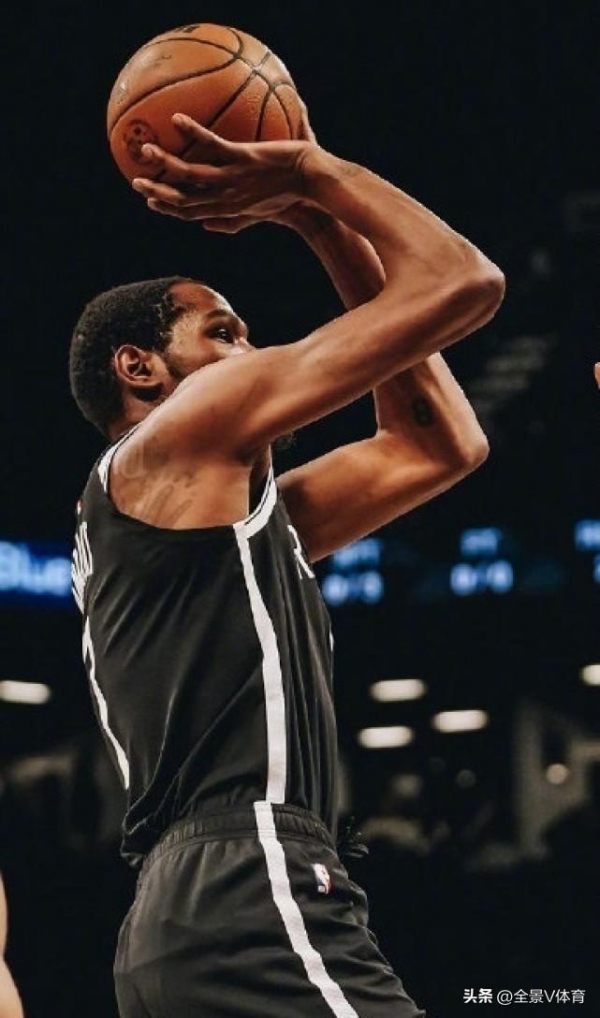 九游体育-篮网惊险胜出，新秀重炮轰下关键球