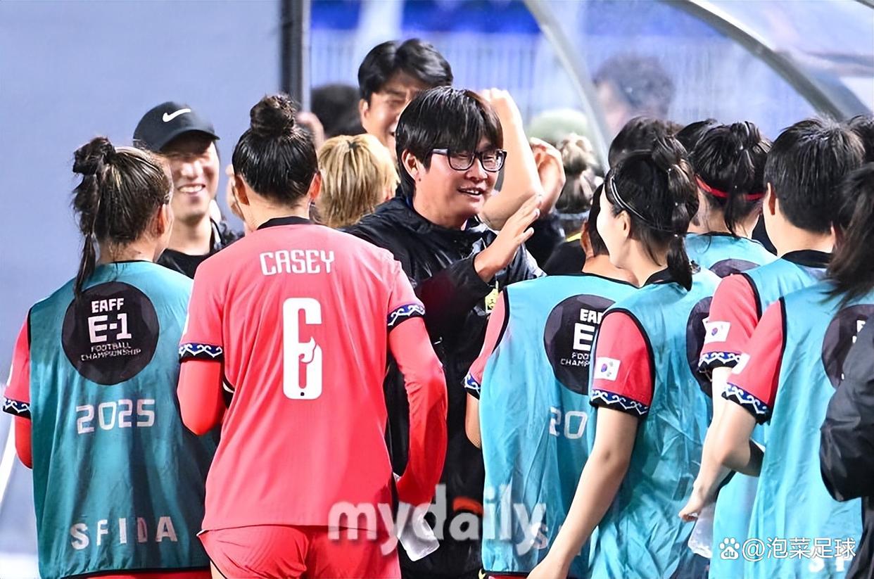 韩国女足队员迎战强敌，备受关注