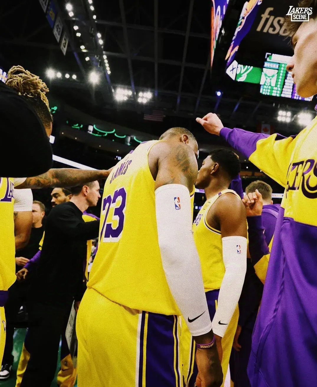 九游体育官方登录入口-关于雄鹿全队投篮命中率高，轻取对手取得胜利的信息